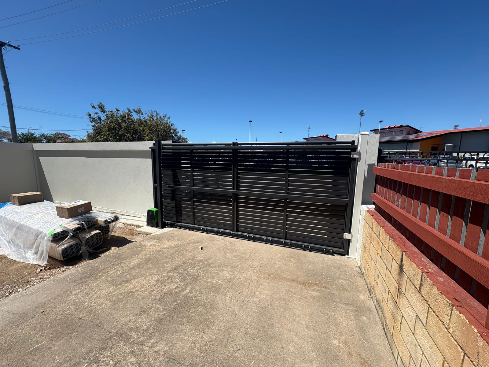 Aluminium slat gates on a Townsville driveway