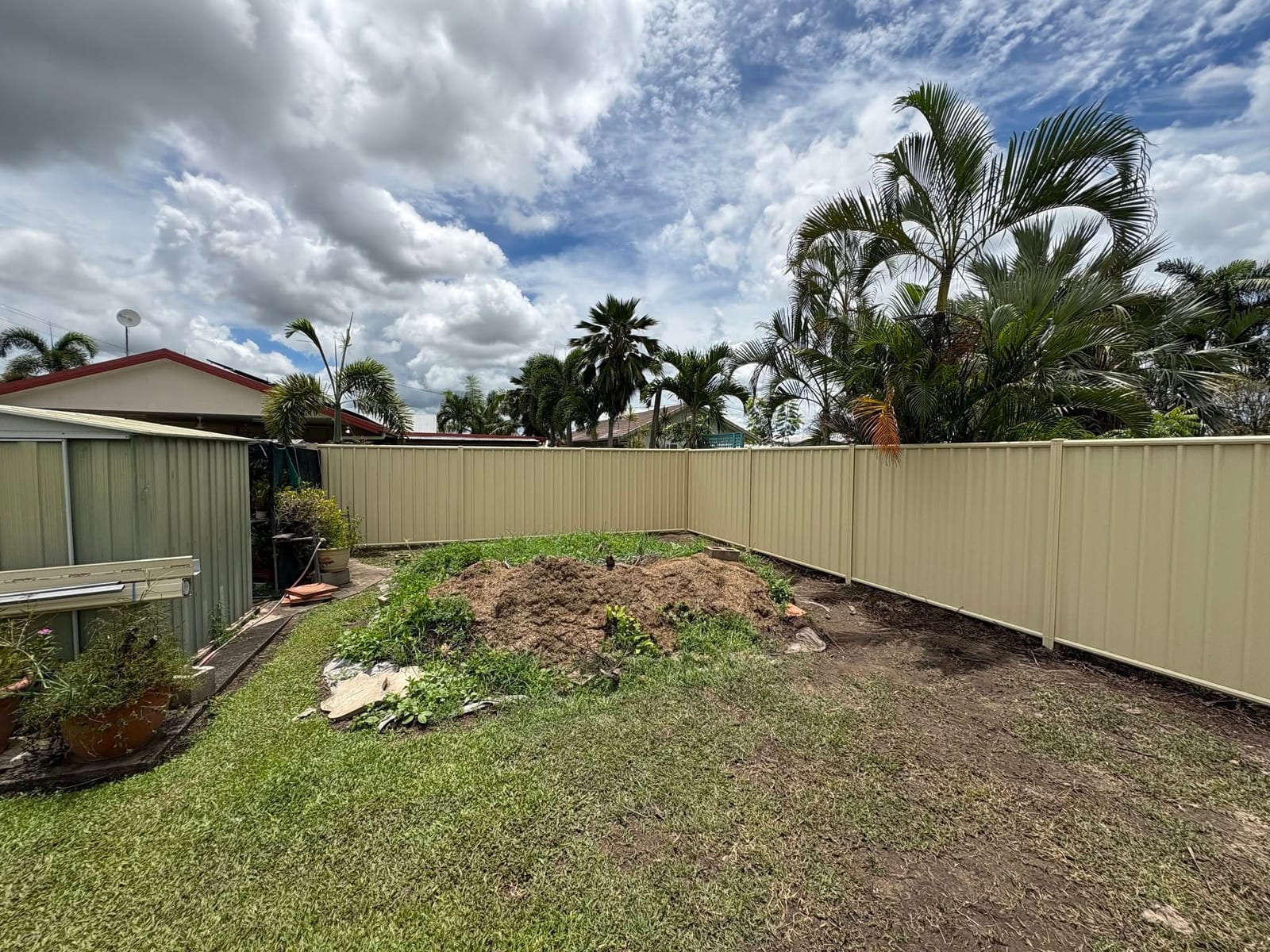 Cream Colorbond boundary fence in Townsville