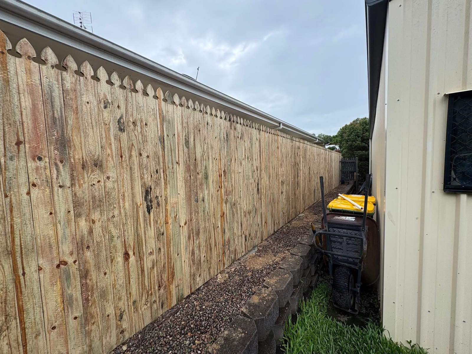 Capped timber picket fence detail, Townsville